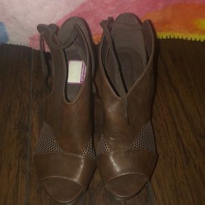 Around the ankle booties